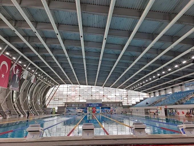 Kayseri Kadir Has Olimpik Yüzme Havuzu Rehberi | Seanslar ve Tesis — Kayseri yüzme havuzu