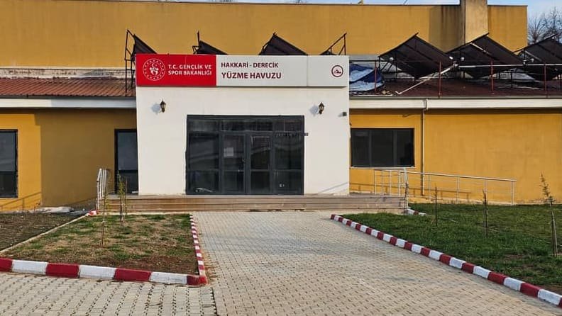 Derecik Kapalı Yüzme Havuzu (Derecik) — Hakkâri kapalı havuz
