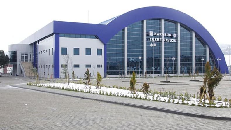 Kılavuzlar Tam Olimpik Kapalı Yüzme Havuzu (Merkez) — Karabük olimpik (50 m)