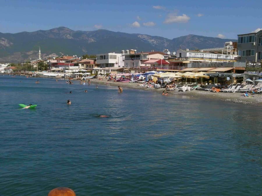 Güven Pansiyon Önü Plajı — Balıkesir, Edremit