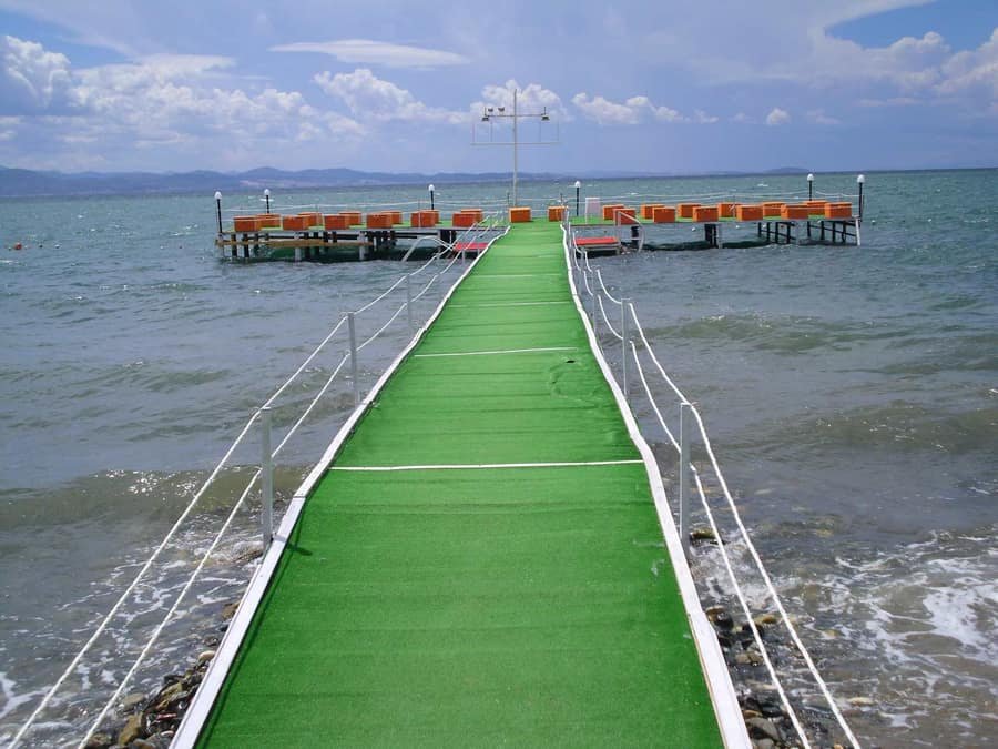 Üçgen Kafe Önü Plajı-y.mahalle-güre Yüz.su. İz.nok — Balıkesir, Edremit