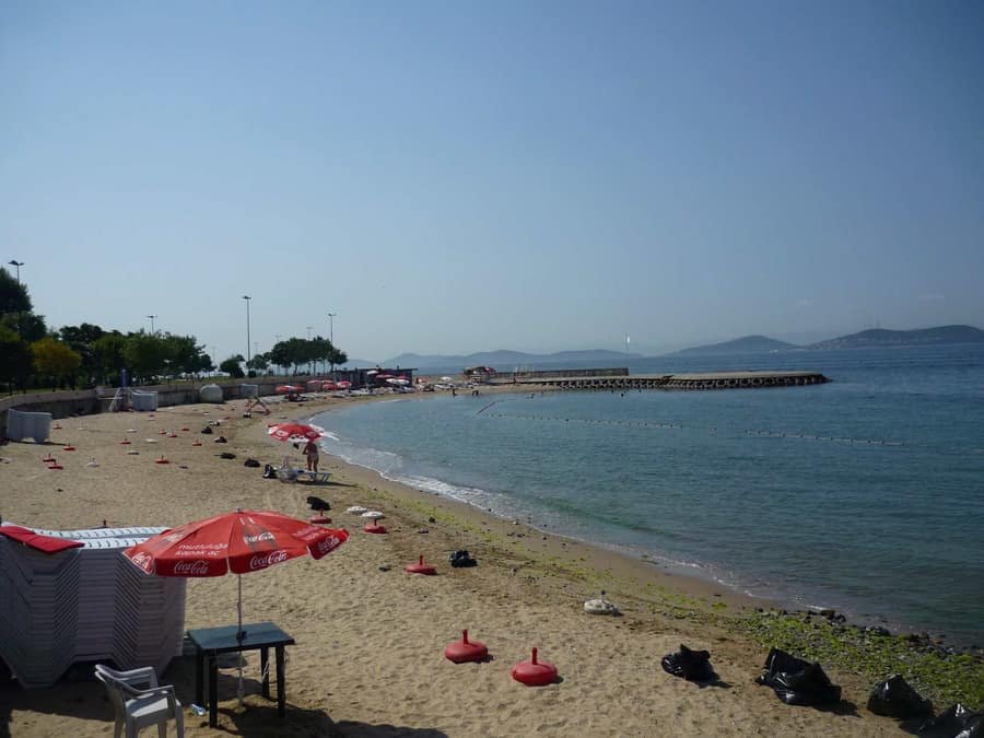 Caddebostan Plajı Büyük Kulüp Arkası — İstanbul, Kadiköy