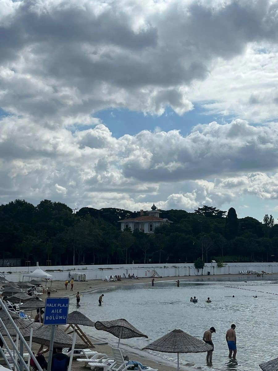Caddebostan Plajı Irmak Okulları Arkası — İstanbul, Kadiköy