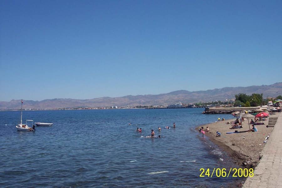 Dıkılı Yakamoz Plajı — İzmir, Dikili